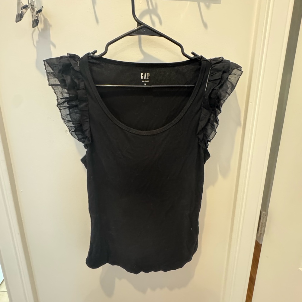 GAP Elegant Black Ruffle Sleeve tank excellent condition